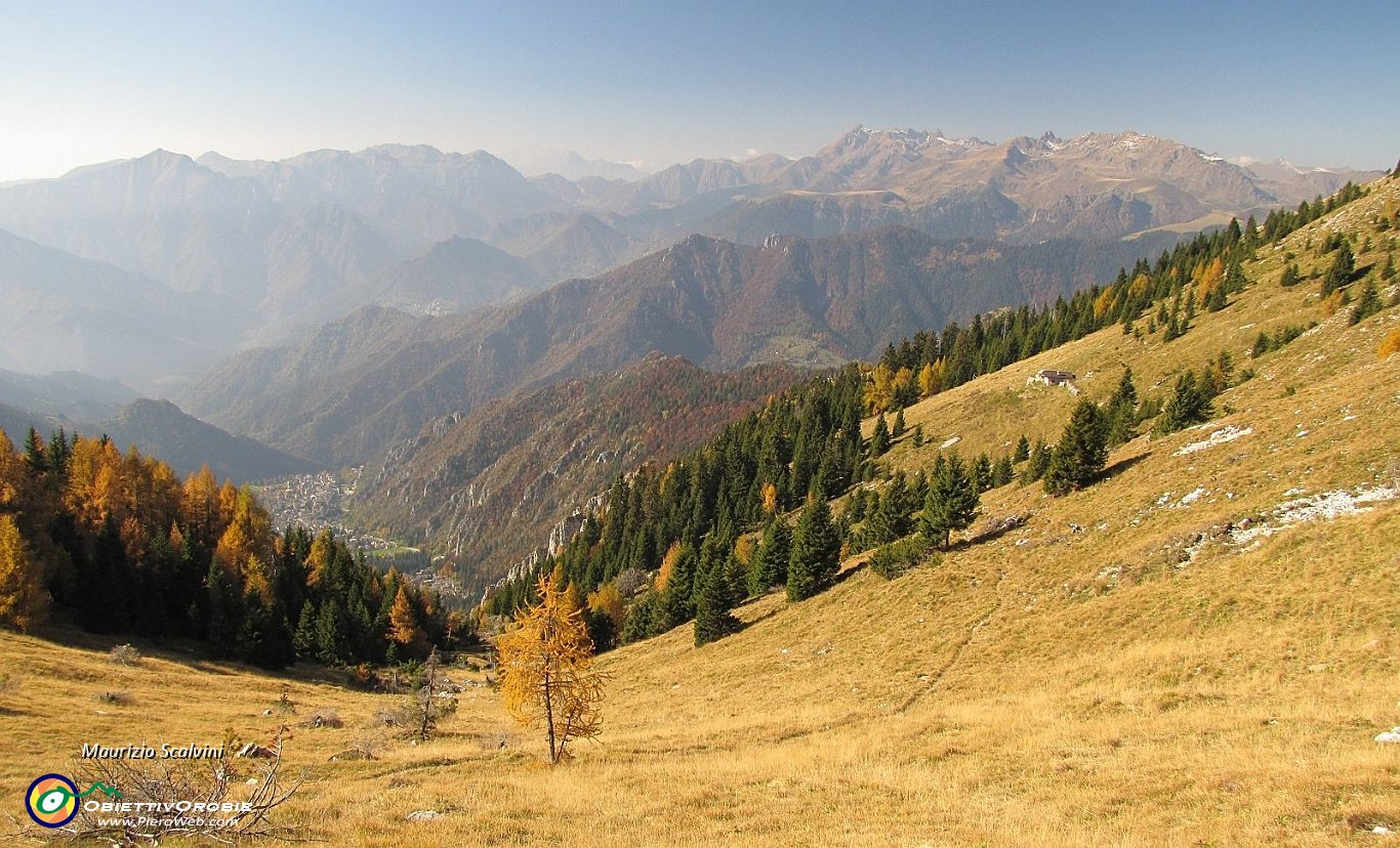 64 Oppure dal Passo di Monte Colle si può scendere a Piazzatorre dal sentiero CAI 118....JPG